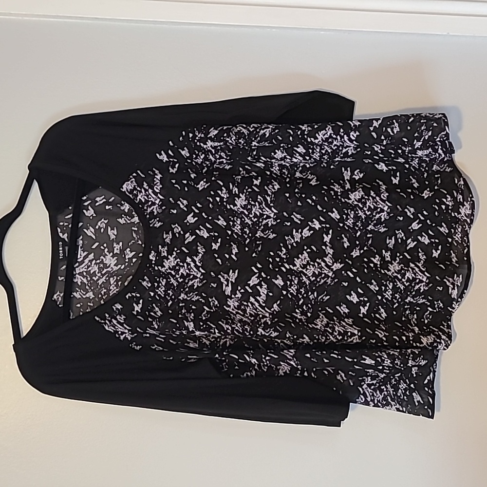 Womens Torrid size 1 Spring Raglan Top black and white sheer